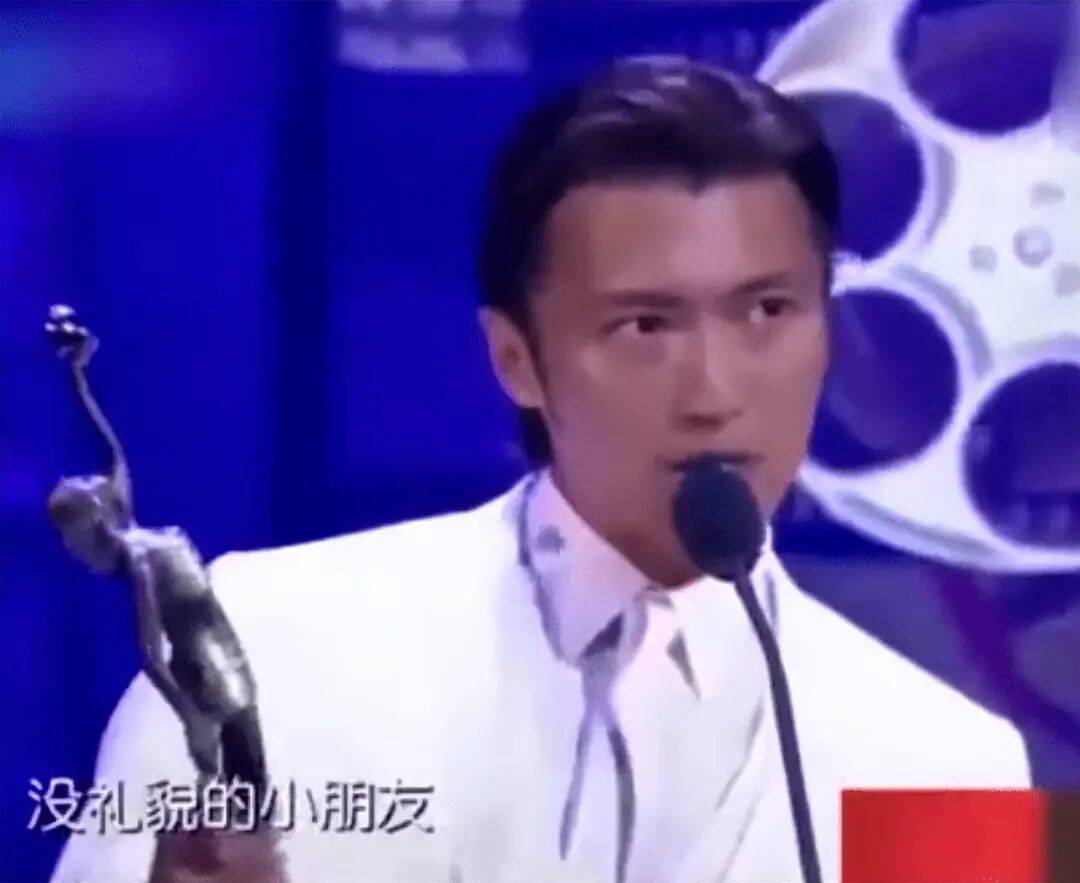 考古|89岁谢贤现身依旧时髦！与小49岁女友分手后开搞事业，疑已交代后事的他太潇洒 