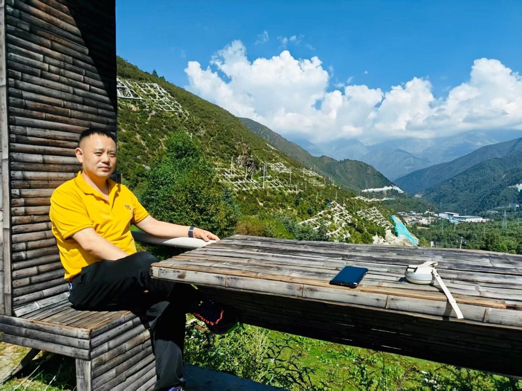 一个成都男人的逆袭：他手握“算力钥匙”，打开了中国新经济的未来大门！