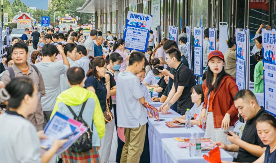 泰山区“百日千万”专项招聘活动举办 近70家企业现场揽才