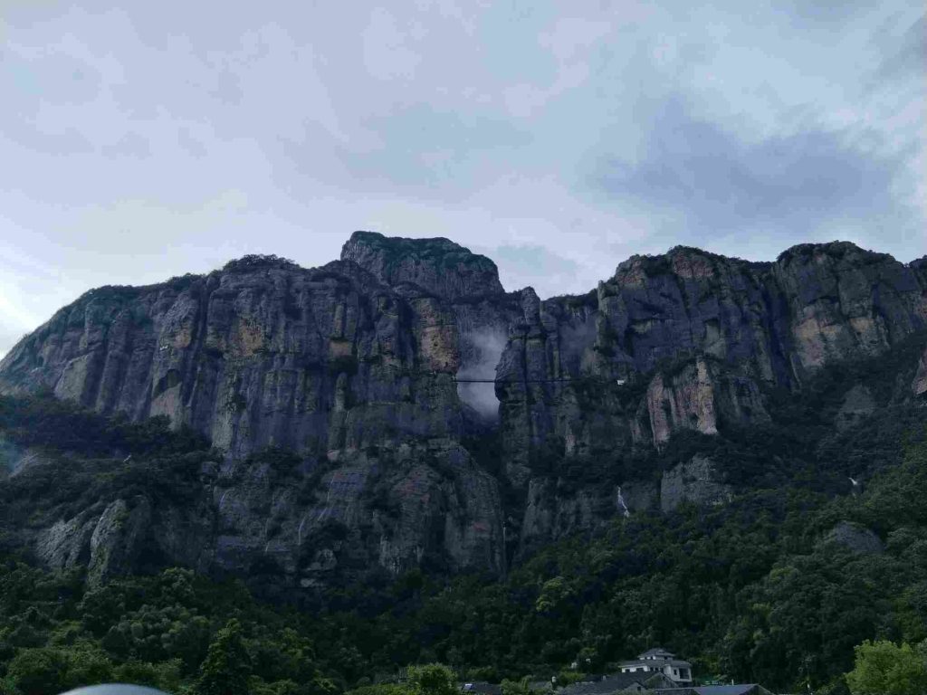 当文化遇见经济，当理想照进现实——为铸就城市辉煌 点亮城市未来而努力！