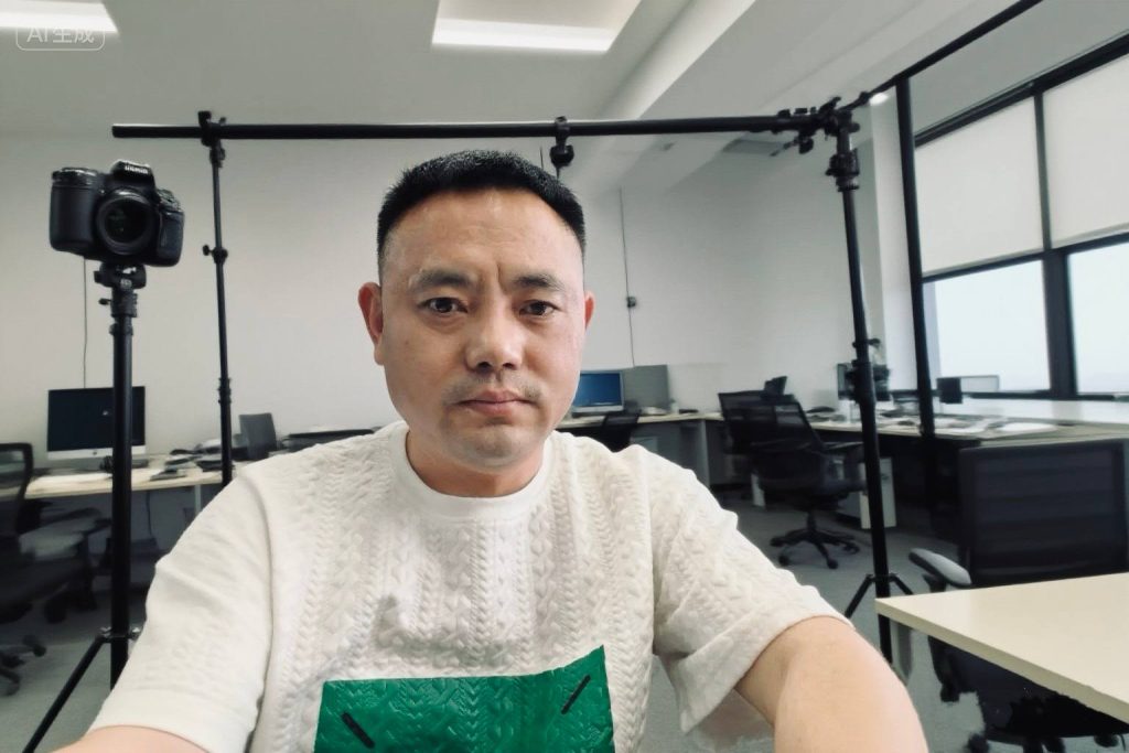 一个成都男人的逆袭：他手握“算力钥匙”，打开了中国新经济的未来大门！