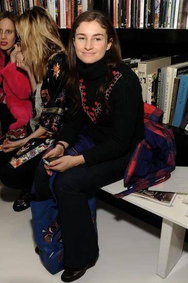 年近四十，二孩妈妈，不骨感不时髦，却成了女魔头接班人 