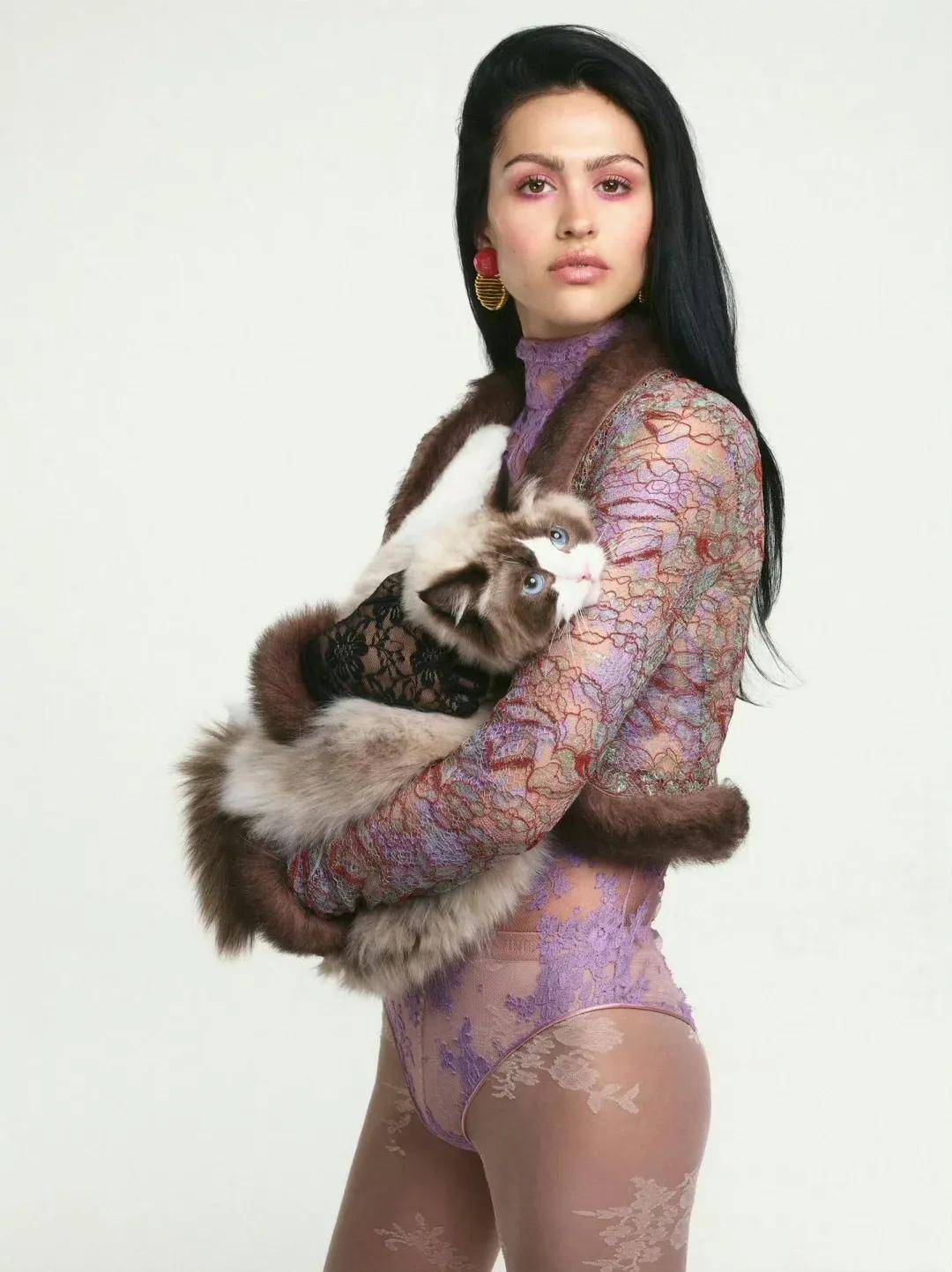 年近四十，二孩妈妈，不骨感不时髦，却成了女魔头接班人 