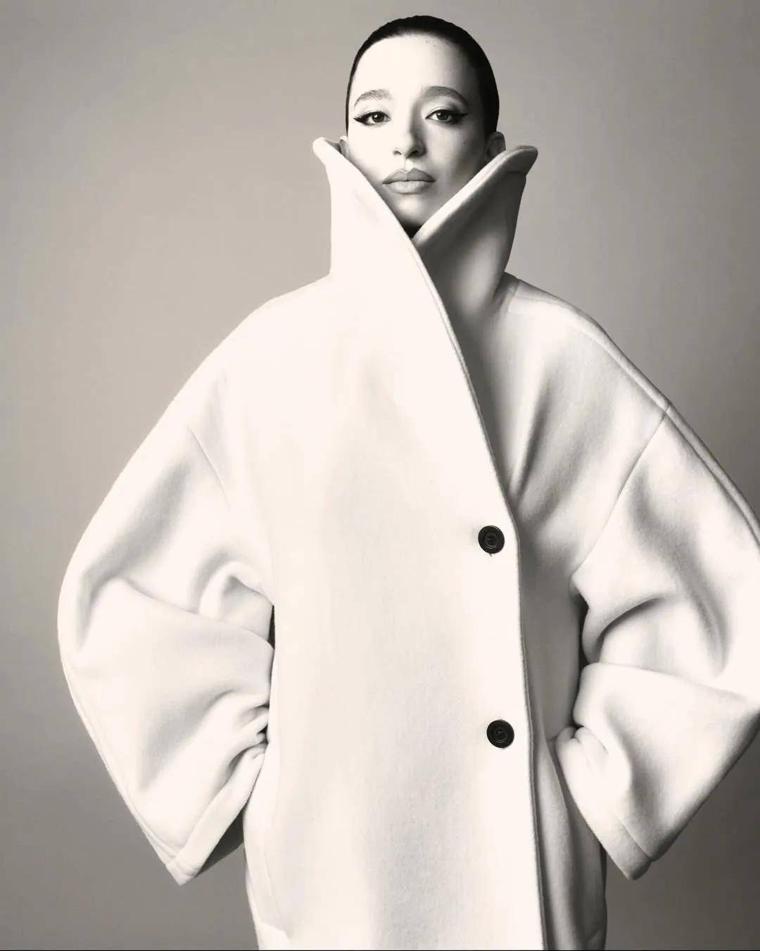 年近四十，二孩妈妈，不骨感不时髦，却成了女魔头接班人 