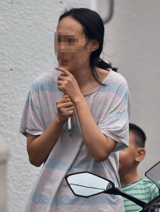 中国小留学生偷偷在家中生娃！无身份无产检，靠谷歌自己接生，“现在想办入籍” 四年级孩子写的“九三大阅兵”观后感，水平超出我的预期！