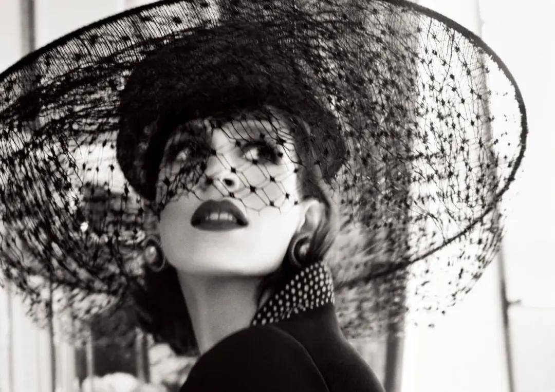 年近四十，二孩妈妈，不骨感不时髦，却成了女魔头接班人 