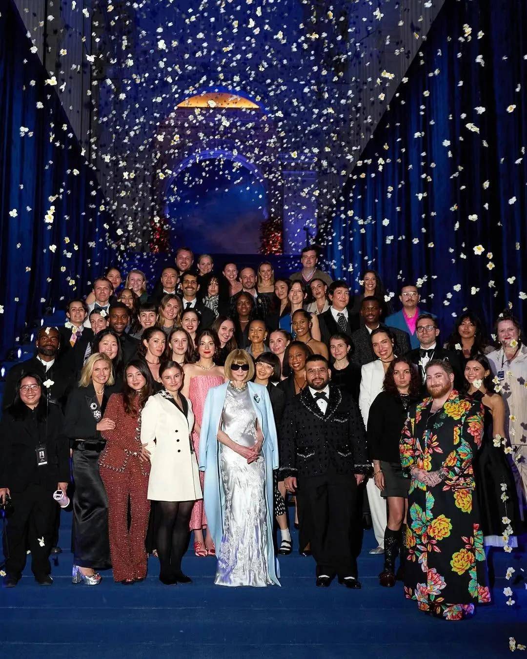 年近四十，二孩妈妈，不骨感不时髦，却成了女魔头接班人 