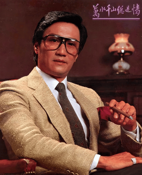 考古|89岁谢贤现身依旧时髦！与小49岁女友分手后开搞事业，疑已交代后事的他太潇洒 