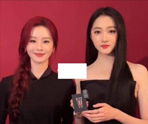 年近四十，二孩妈妈，不骨感不时髦，却成了女魔头接班人 