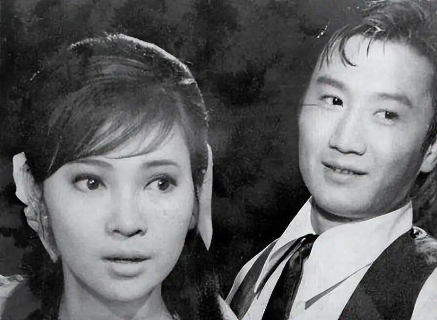 考古|89岁谢贤现身依旧时髦！与小49岁女友分手后开搞事业，疑已交代后事的他太潇洒 