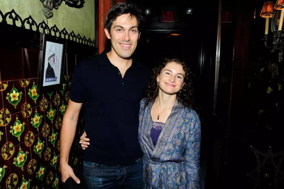 年近四十，二孩妈妈，不骨感不时髦，却成了女魔头接班人 