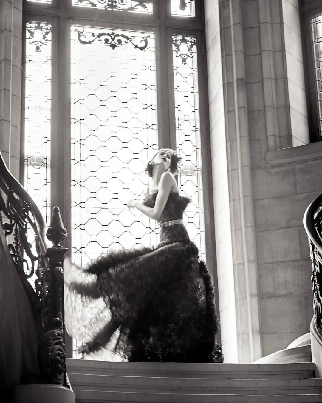 年近四十，二孩妈妈，不骨感不时髦，却成了女魔头接班人 