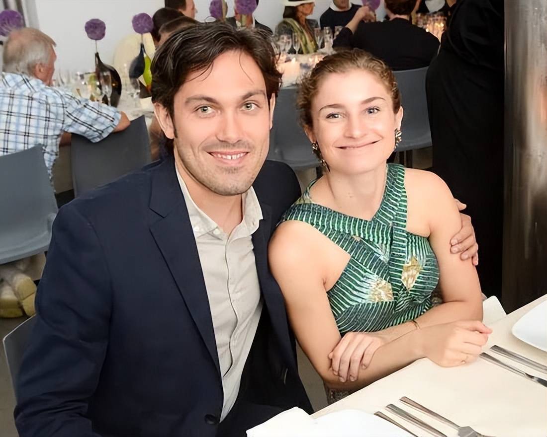 年近四十，二孩妈妈，不骨感不时髦，却成了女魔头接班人 