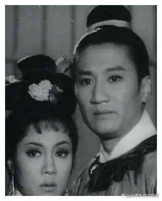 考古|89岁谢贤现身依旧时髦！与小49岁女友分手后开搞事业，疑已交代后事的他太潇洒 