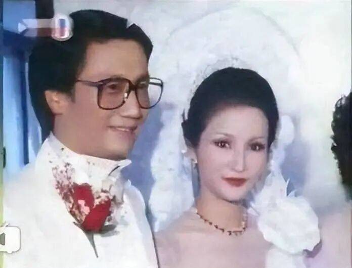 考古|89岁谢贤现身依旧时髦！与小49岁女友分手后开搞事业，疑已交代后事的他太潇洒 