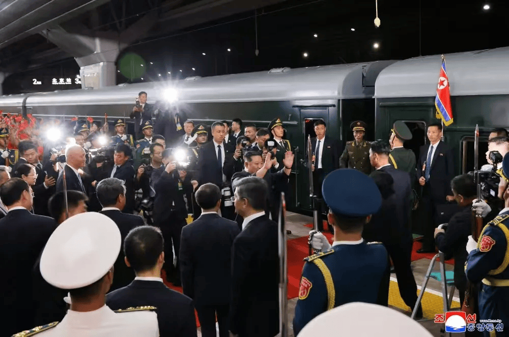 金正恩结束对中国访问，乘专列离开北京 