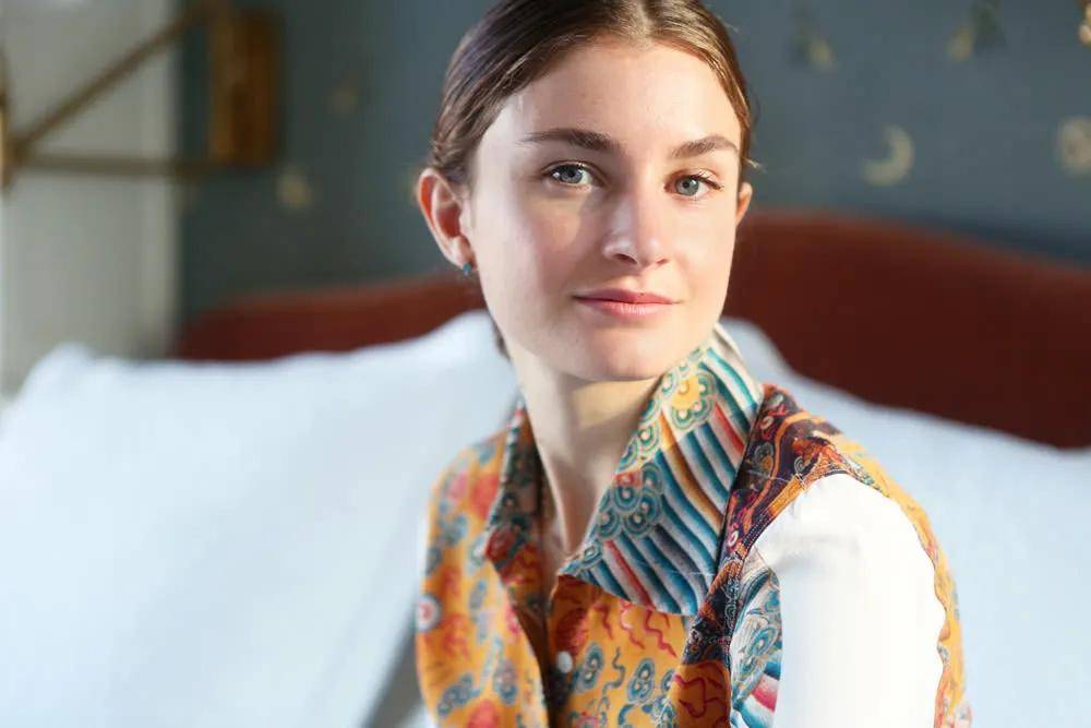 年近四十，二孩妈妈，不骨感不时髦，却成了女魔头接班人 