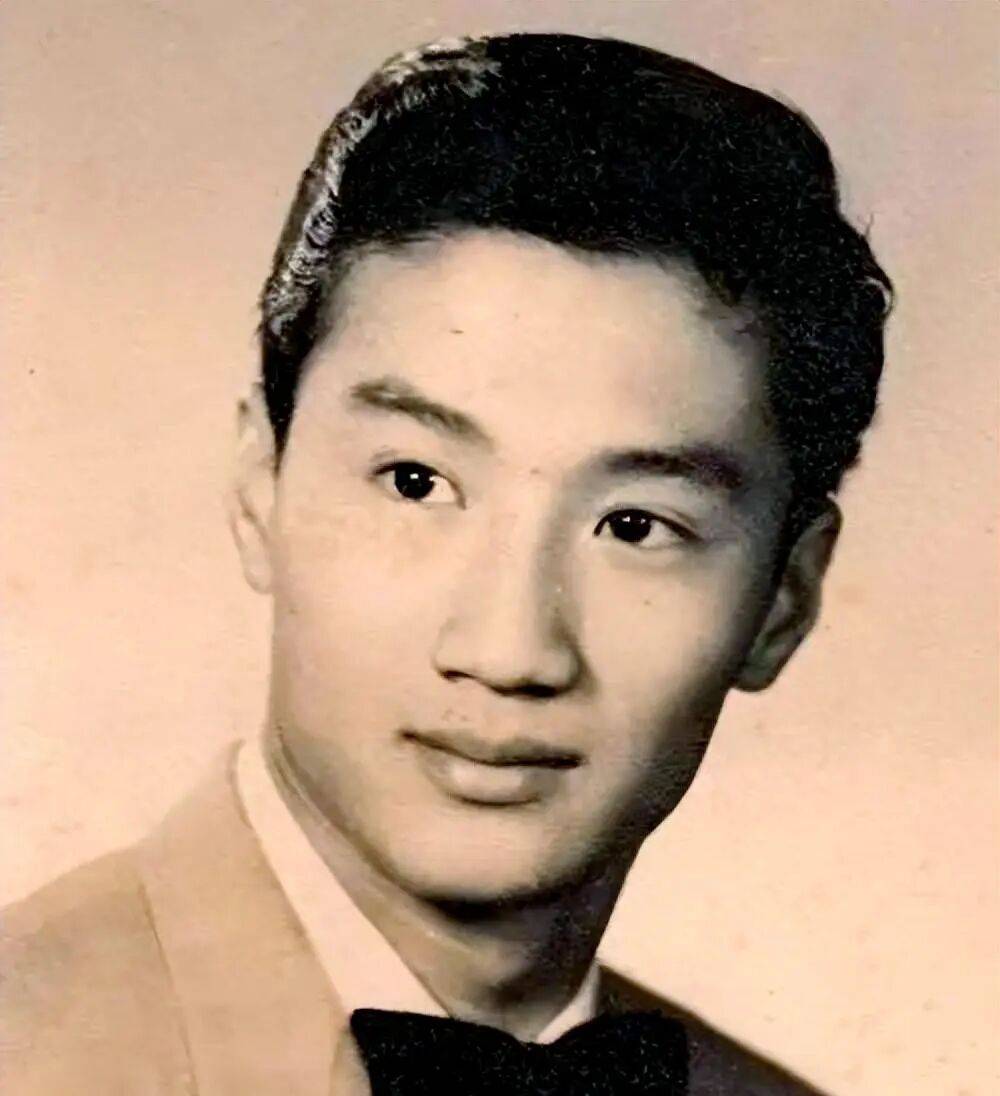 考古|89岁谢贤现身依旧时髦！与小49岁女友分手后开搞事业，疑已交代后事的他太潇洒 