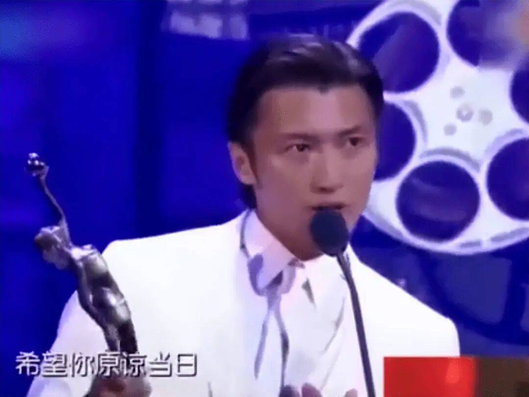 考古|89岁谢贤现身依旧时髦！与小49岁女友分手后开搞事业，疑已交代后事的他太潇洒 