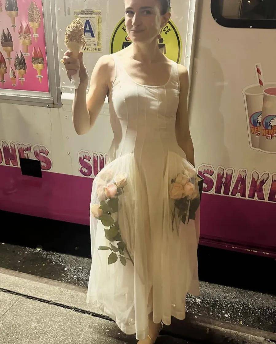 年近四十，二孩妈妈，不骨感不时髦，却成了女魔头接班人 